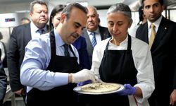 Bakan Kacır, kendi elleriyle Ramazan pidesi yaptı