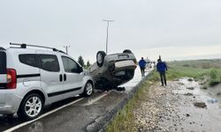 Adıyaman'da şarampole devrilen otomobildeki 3 kişi yaralandı