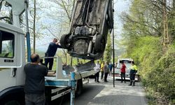 El freni çekilmeyen otomobil fındık tarlasına uçtu