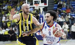 Anadolu Efes ligde de Fenerbahçe Beko'yu devirdi