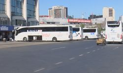 İstanbul Otogarı'na akın ettiler! Bayram yoğunluğu devam ediyor...