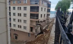 Bursa'da istinat duvarı apartmana devrildi: 2 yaralı