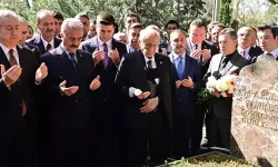 Bahçeli'den Alparslan Türkeş'in mezarına ziyaret