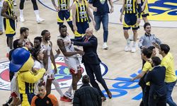 Fenerbahçe Beko-Monaco maçının bitişiyle saha karıştı