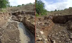 Elazığ'da sağanak yağış! Köy yolu çöktü