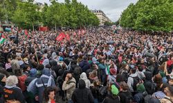 Parisliler Refah’taki katliama sessiz kalmadı: Macron suç ortağı