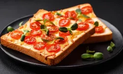 Tost ekmeğinde pizza nasıl yapılır, tarifi nasıl?