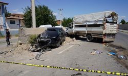 Tarım işçilerini taşıyan kamyonet ile otomobil çarpıştı: 5 yaralı