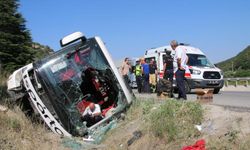 Kütahya'da yolcu otobüsü şarampole devrildi: 5 yaralı