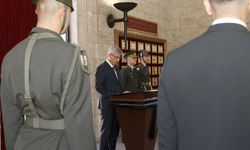 Sağlık Bakanı Memişoğlu, Anıtkabir'i ziyaret etti
