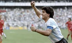 Maradona'nın 1986 Dünya Kupası yarı finalinde giydiği forma 900 bin sterline satışa çıkıyor