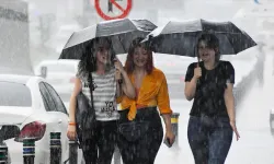 Meteoroloji'den 81 il için kuvvetli sağanak ve fırtına alarmı!