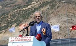 Bakan Uraloğlu, Yusufeli'nde yolculuk süresi 25 dakika kısaldı