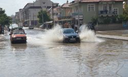 Karaman'da sağanak hayatı olumsuz etkiledi