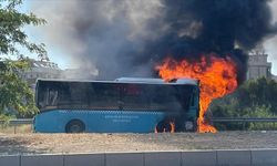 Antalya'da halk otobüsü cayır cayır yandı