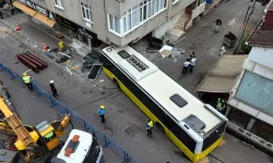 Deprem etkisi yarattı! Pendik'te İETT'nin çarptığı bina yıkılacak