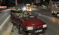 Uşak'ta tırın dorsesine çarpan otomobildeki 1 kişi yaşamını yitirdi