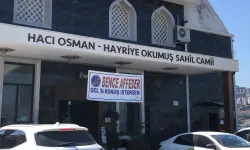 Camiye asılan afiş büyük ilgi gördü! Bence affeder