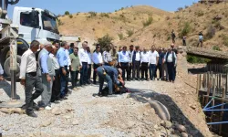 Şırnak'ta terörden temizlenen köylerine dönenler için yollar yeniden yapılıyor