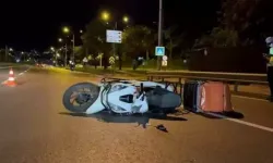 Bariyerlere çarpan motosikletli kurye hayatını kaybetti