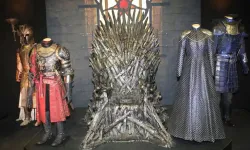 ‘Game of Thrones’ efsanesi yeniden canlandı: Demir taht dahil diğer eşyalar 20 milyon Euro’ya satıldı