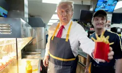 Trump, işçi sınıfına hitap etmek için McDonald's'ta patates kızarttı!