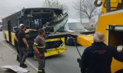 İki İETT otobüsü kafa kafaya çarpıştı! Biri çocuk 2 yolcu yaralandı