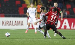 Beşiktaş'ta yıldız futbolcu oyuna devam edemedi!