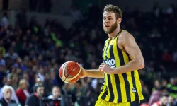 Fenerbahçe Beko son saniyede uzatmaya taşıdığı maçı kazandı!