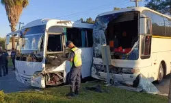 Otel çalışanlarını taşıyan servisler çarpıştı! Çok sayıda yaralı var