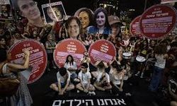 Gazze'deki İsrailli esirlerin aileleri, Tel Aviv'de esir takası talebiyle gösteri düzenledi