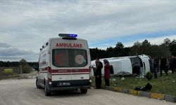 Kastamonu'da okul servisi ile tır çarpıştı: 12'si öğrenci 13 kişi yaralandı