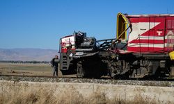 Muş'ta yolcu treni beton pompasına çarptı: 1 ölü