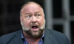 The Onion, Alex Jones’un Infowars platformunu satın aldı