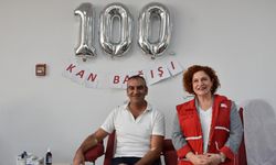 Akademisyen Eraslan, Öğretmenler Günü’nde Türk Kızılay’a 100'üncü kan bağışını yaptı