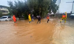 Antalya'da sağanak! 403 kişi mahsur kaldı