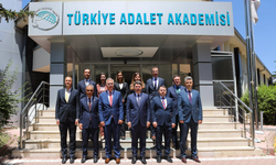 Bakan Tunç, Türkiye Adalet Akademisi'ni ziyaret etti