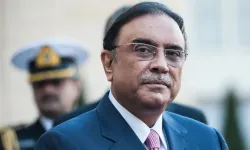 Pakistan Cumhurbaşkanı Zardari'nin bacağı kırıldı