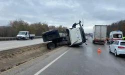 Karabük'te su kanalına giren tır devrildi: 1 yaralı