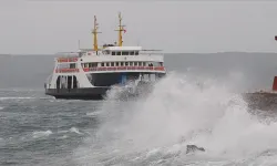 Çanakkale'de fırtına alarmı: Bazı feribot seferleri iptal edildi