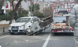 Tekirdağ'da kamyonetteki bıçkı makinesi otomobilin üzerine düştü