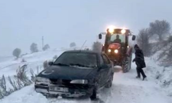 Ardahan'da kar ve tipide yolda mahsur kaldılar