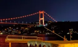 İstanbul’da köprüler lösemiye dikkat için ışıklandırıldı