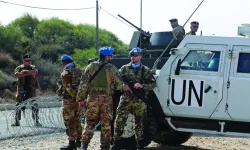 Lübnan'da UNIFIL Karargahına patlamamış top mermisi isabet etti