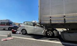 Manisa'da yola çıkan ata çarpan otomobildeki 3 kişi yaralandı