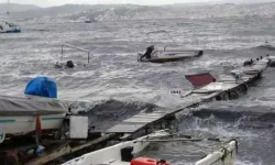 Kocaeli’de sağanak ve fırtına nedeniyle tekneler battı