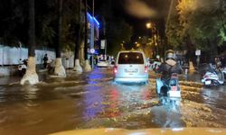 Fethiye'de sağanak: Yollar göle döndü