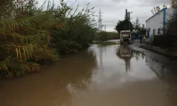 Antalya'nın bazı ilçelerinde sağanak etkili oldu