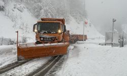 Bolu ve Düzce'de kar yağışı sürüyor