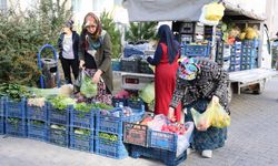 Seyyar manav ve fırın sayesinde ihtiyaçlarını karşılıyorlar